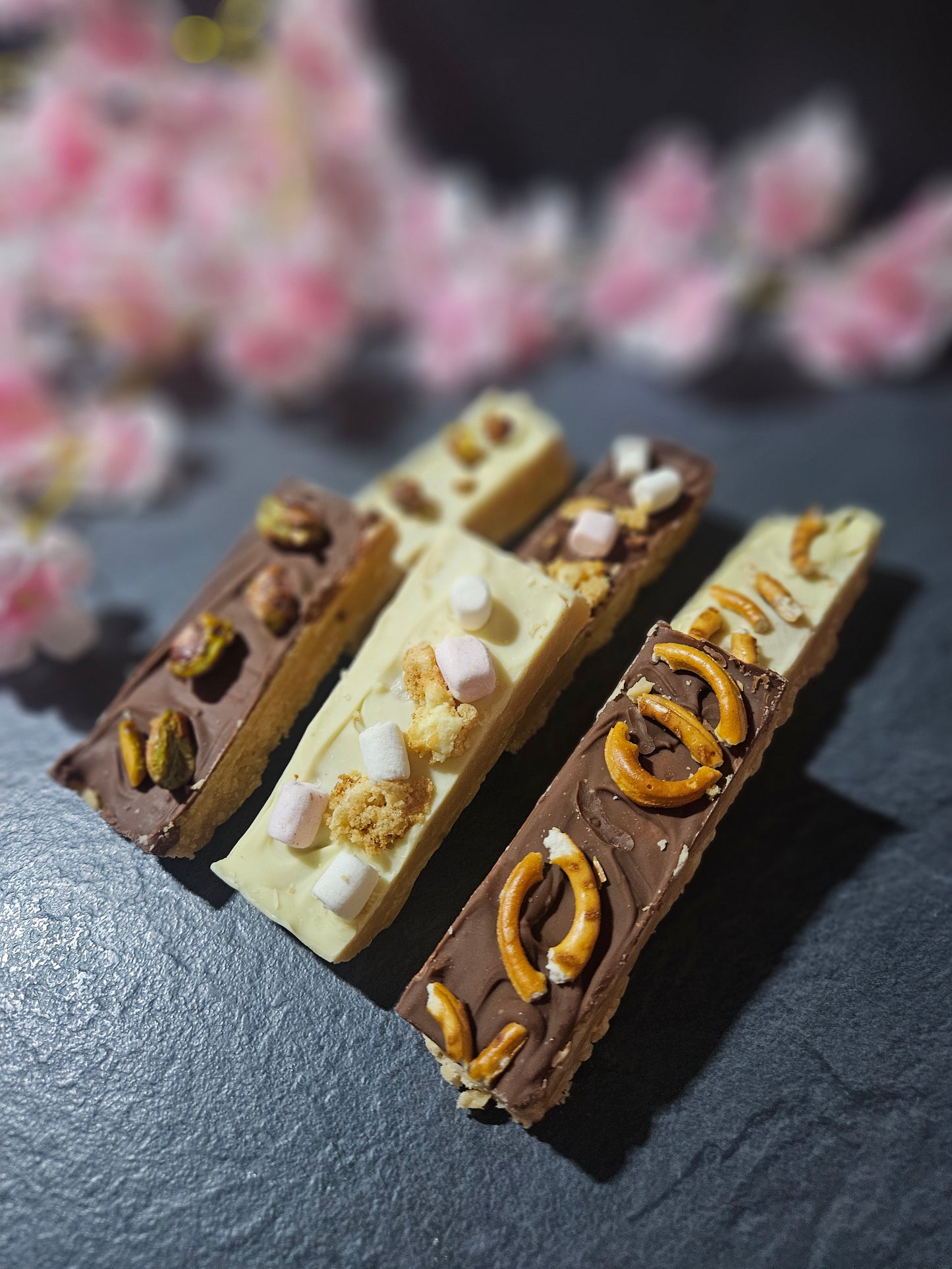 6 large fudge bars with assorted toppings