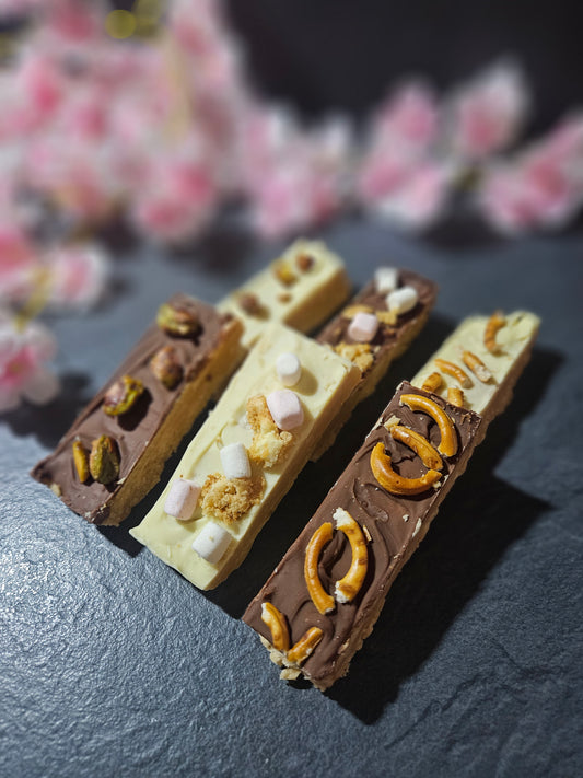 6 large fudge bars with assorted toppings 
